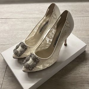 Manolo blahnik hangisi lace pointed toe pump size 37.5